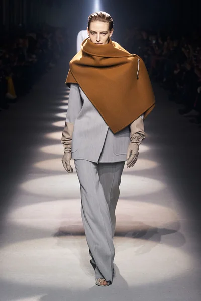 Look 12